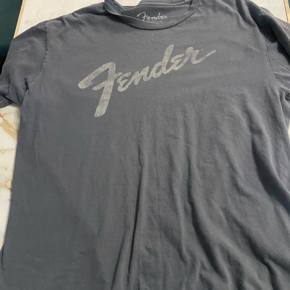 Mens fender tshirt